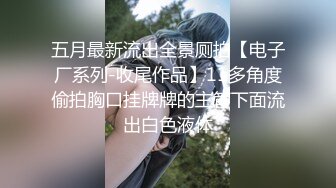 情趣小姐姐穿着护士装趴在下体就舔吸鸡巴揉捏爱抚爽的受不了