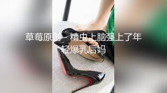 【新片速遞】 游乐场女厕近距离偷窥牛仔裙美女的大肥鲍[161M/MP4/01:50]