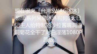 大奶美女 大清晨刚起床阳一缕阳光照在身上 就被小哥大鸡吧粗暴无套爆菊花