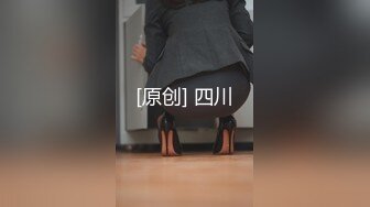 双飞两漂亮美女 换上情趣黑丝轮着操美女操逼不配合中途回退了对话很有意思