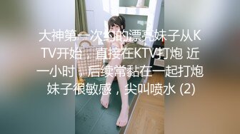 女友家居生活全被爆破光 全裸做家务、用奶头玩手机..情节堪比AV(1)