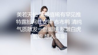 路边厕所TP两嫩学妹嘘嘘