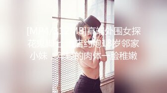 微毛少妇洗澡 两颗黑枣突出 重点洗逼逼